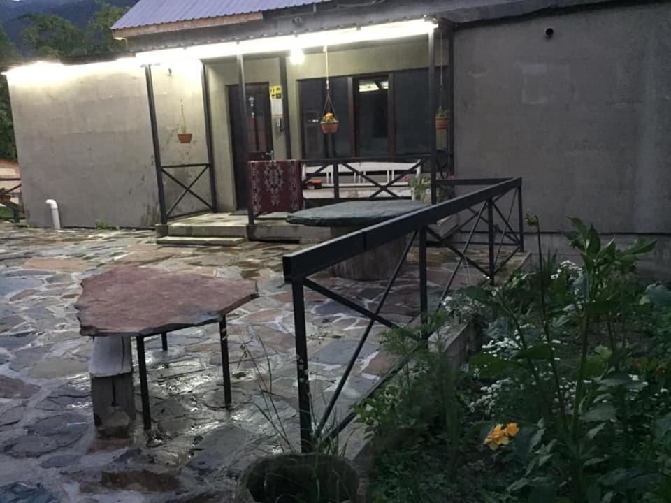 Guesthouse Gera Mestia Buitenkant foto