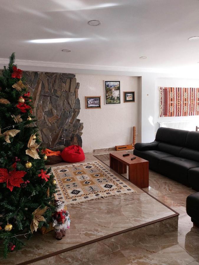 Guesthouse Gera Mestia Buitenkant foto
