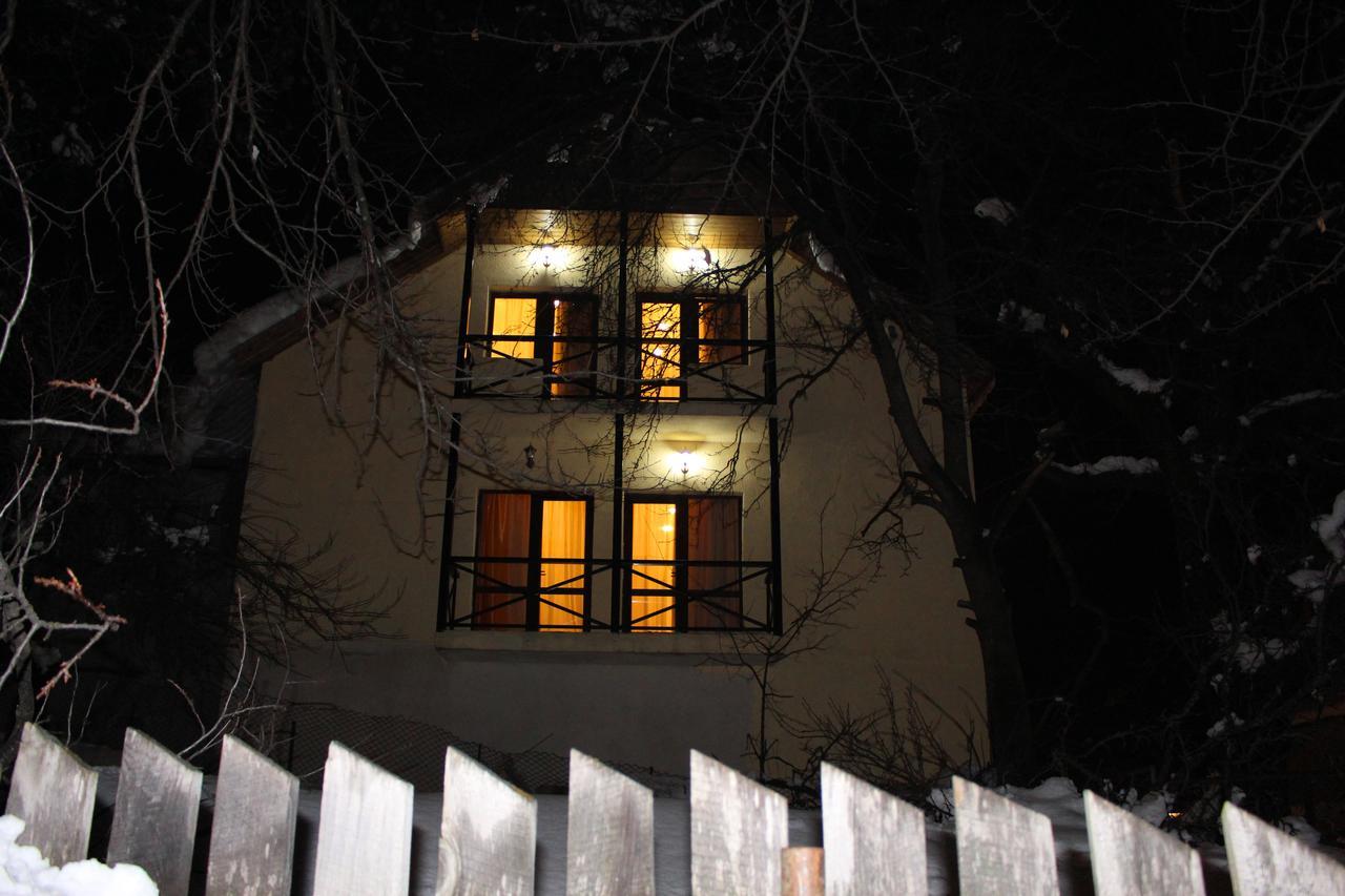 Guesthouse Gera Mestia Buitenkant foto