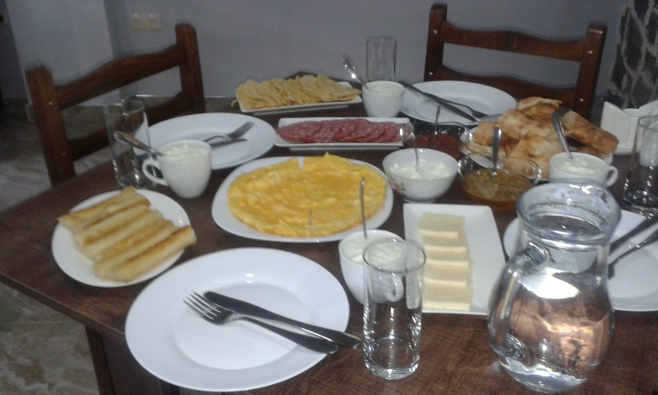 Guesthouse Gera Mestia Buitenkant foto