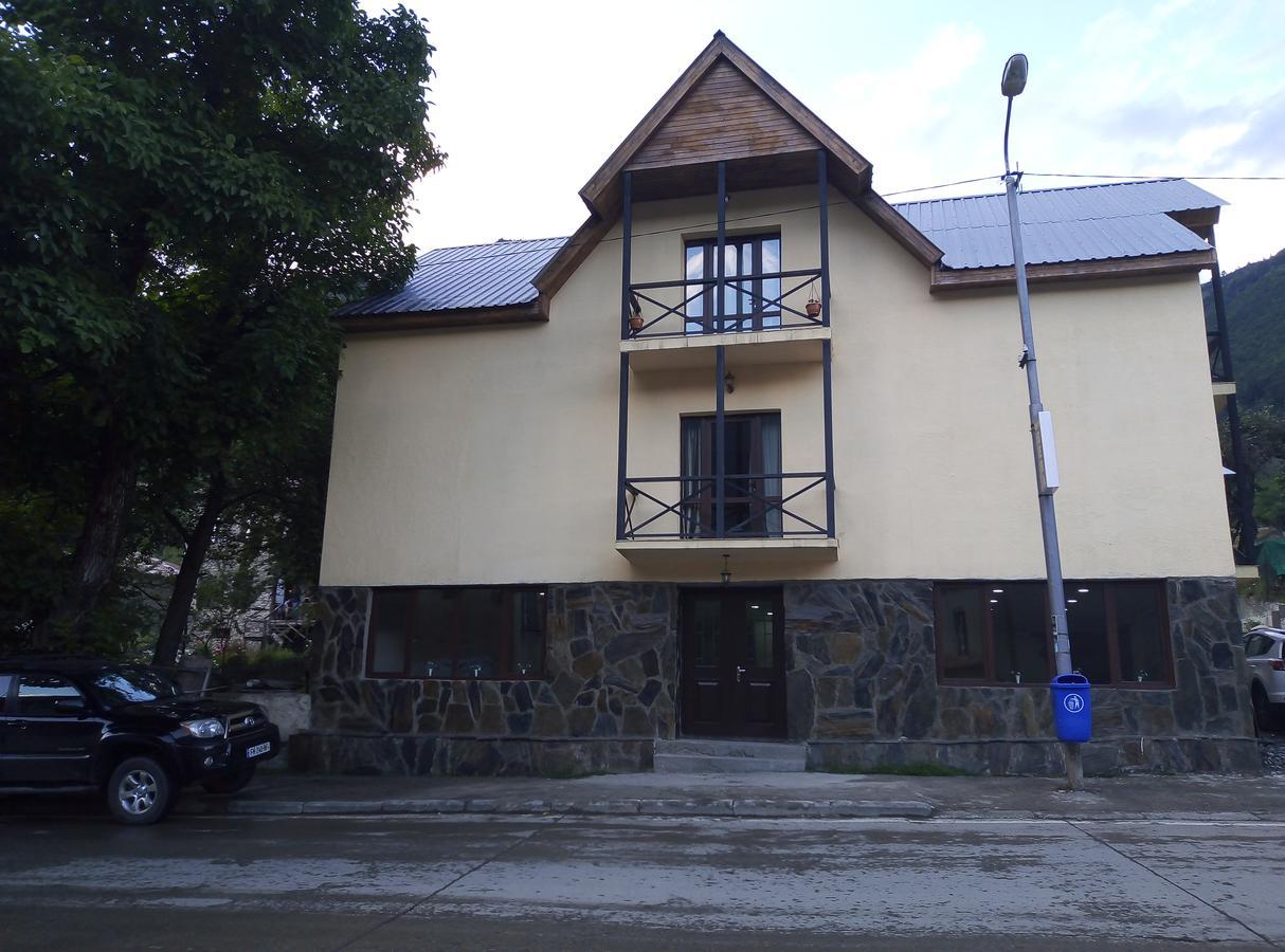 Guesthouse Gera Mestia Buitenkant foto