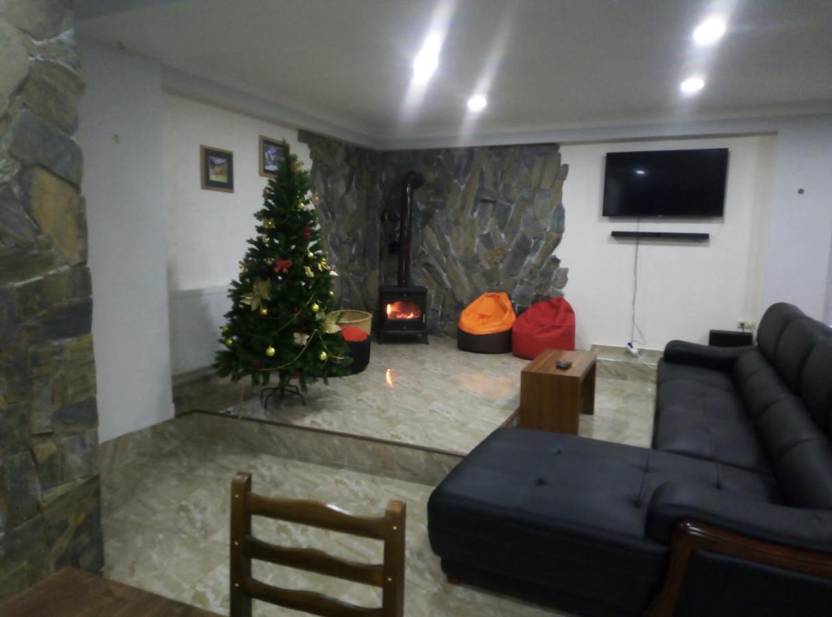 Guesthouse Gera Mestia Buitenkant foto