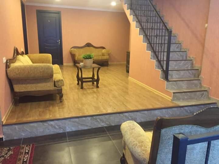Guesthouse Gera Mestia Buitenkant foto
