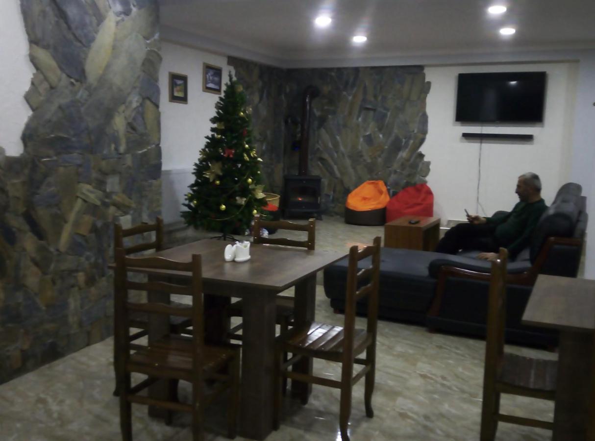 Guesthouse Gera Mestia Buitenkant foto